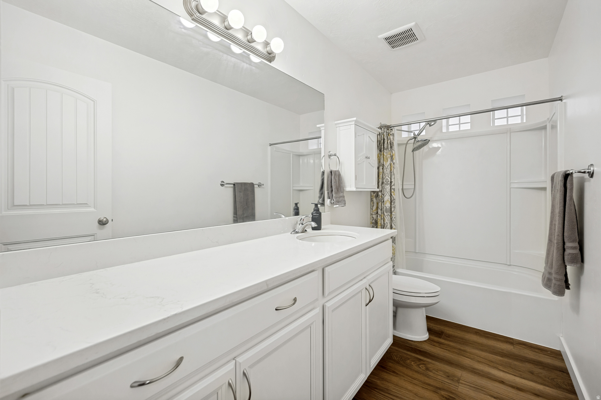 HALLS CROSSING - Residential