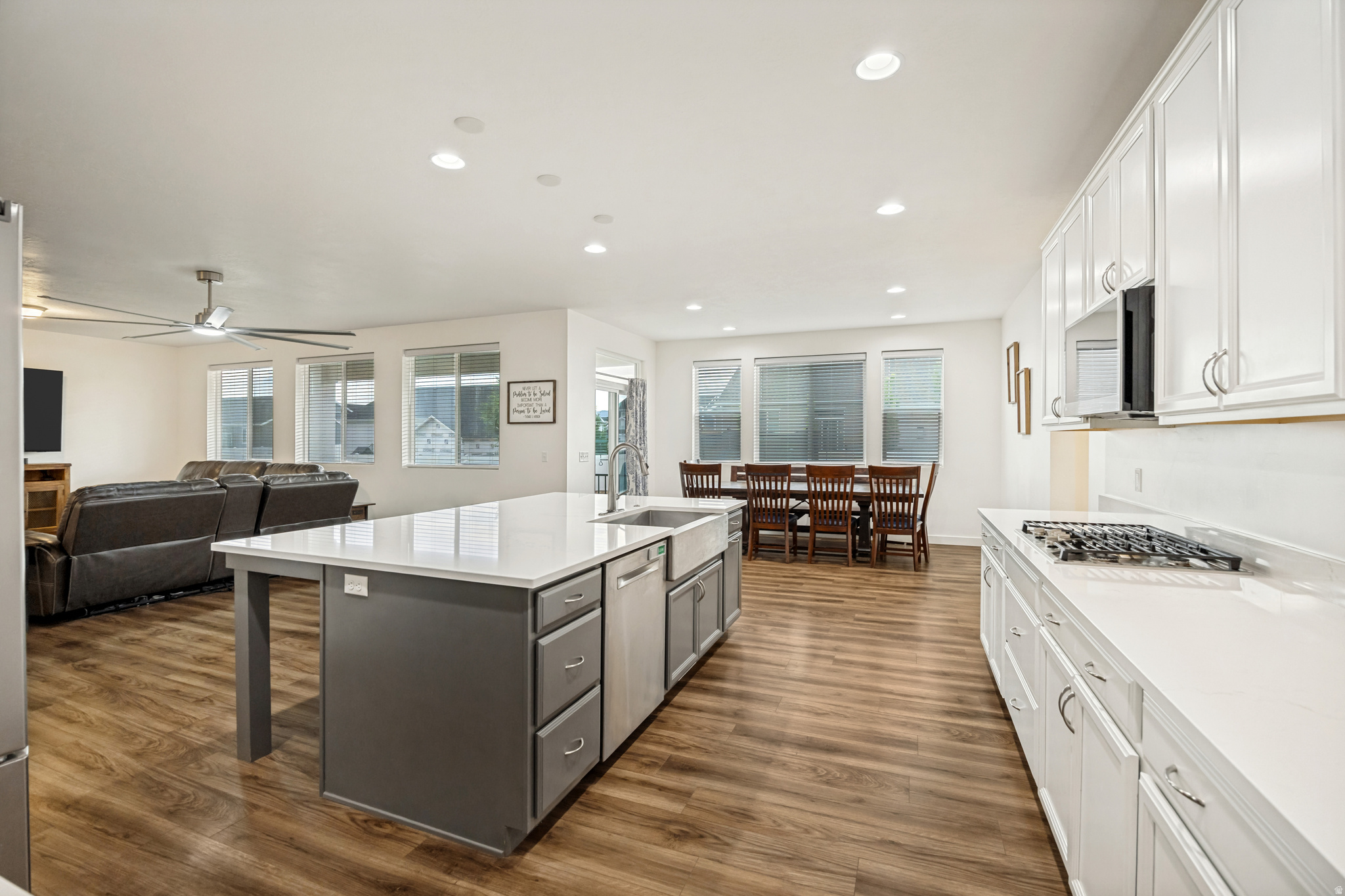 HALLS CROSSING - Residential