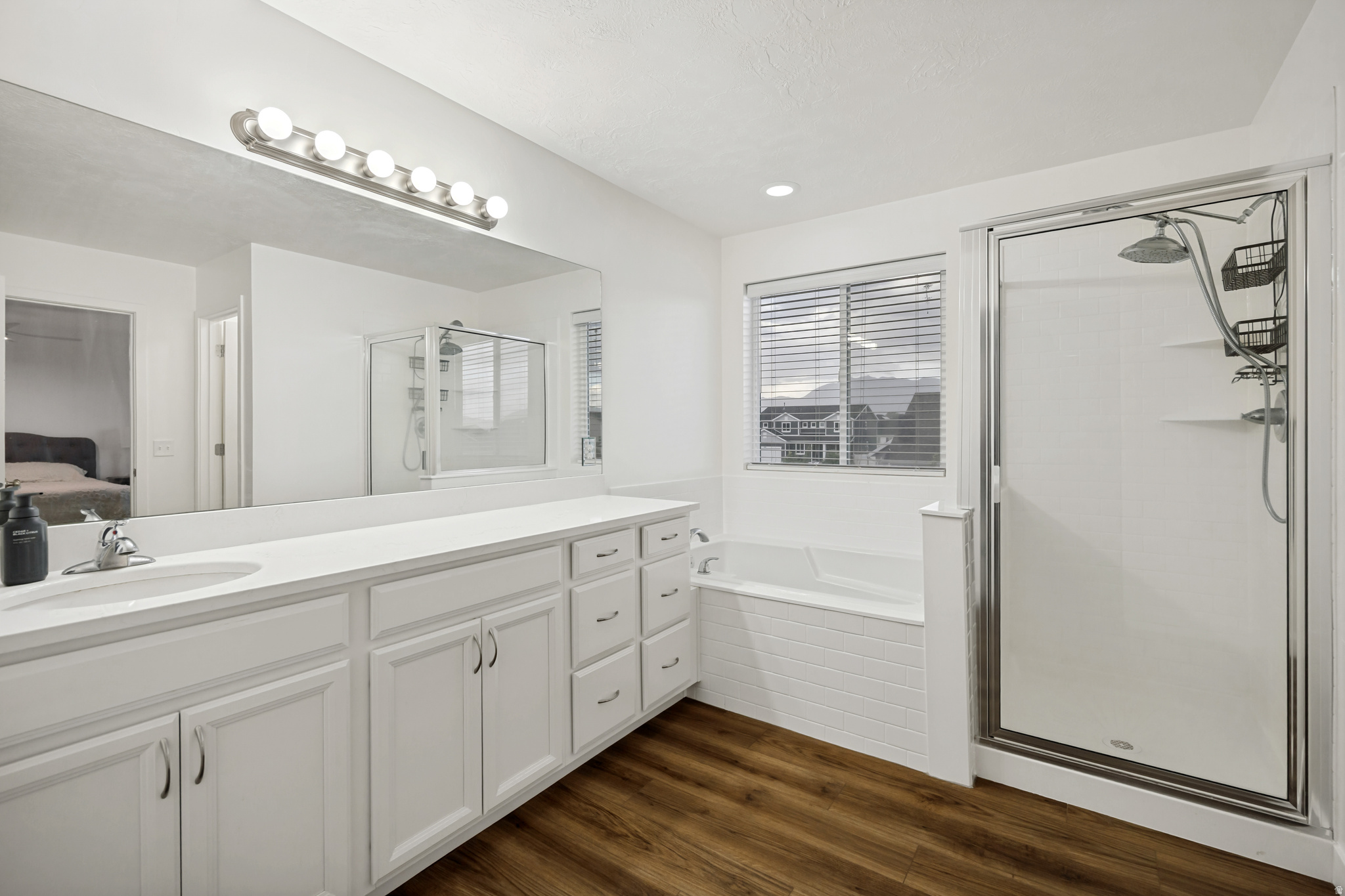 HALLS CROSSING - Residential