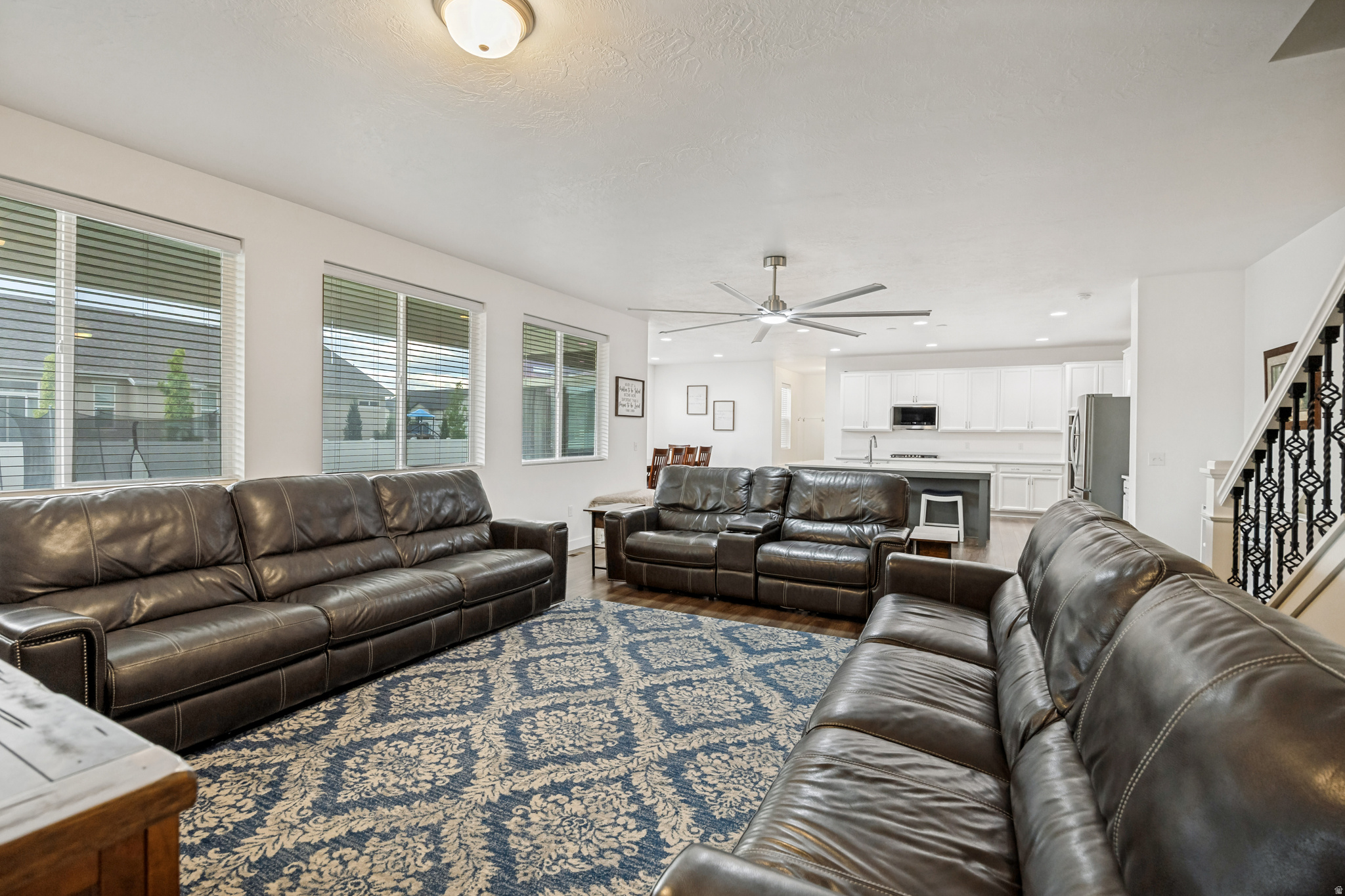 HALLS CROSSING - Residential