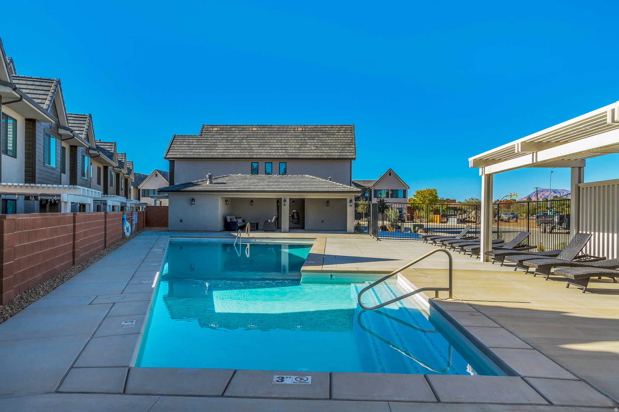 HERITAGE POINTE - Residential