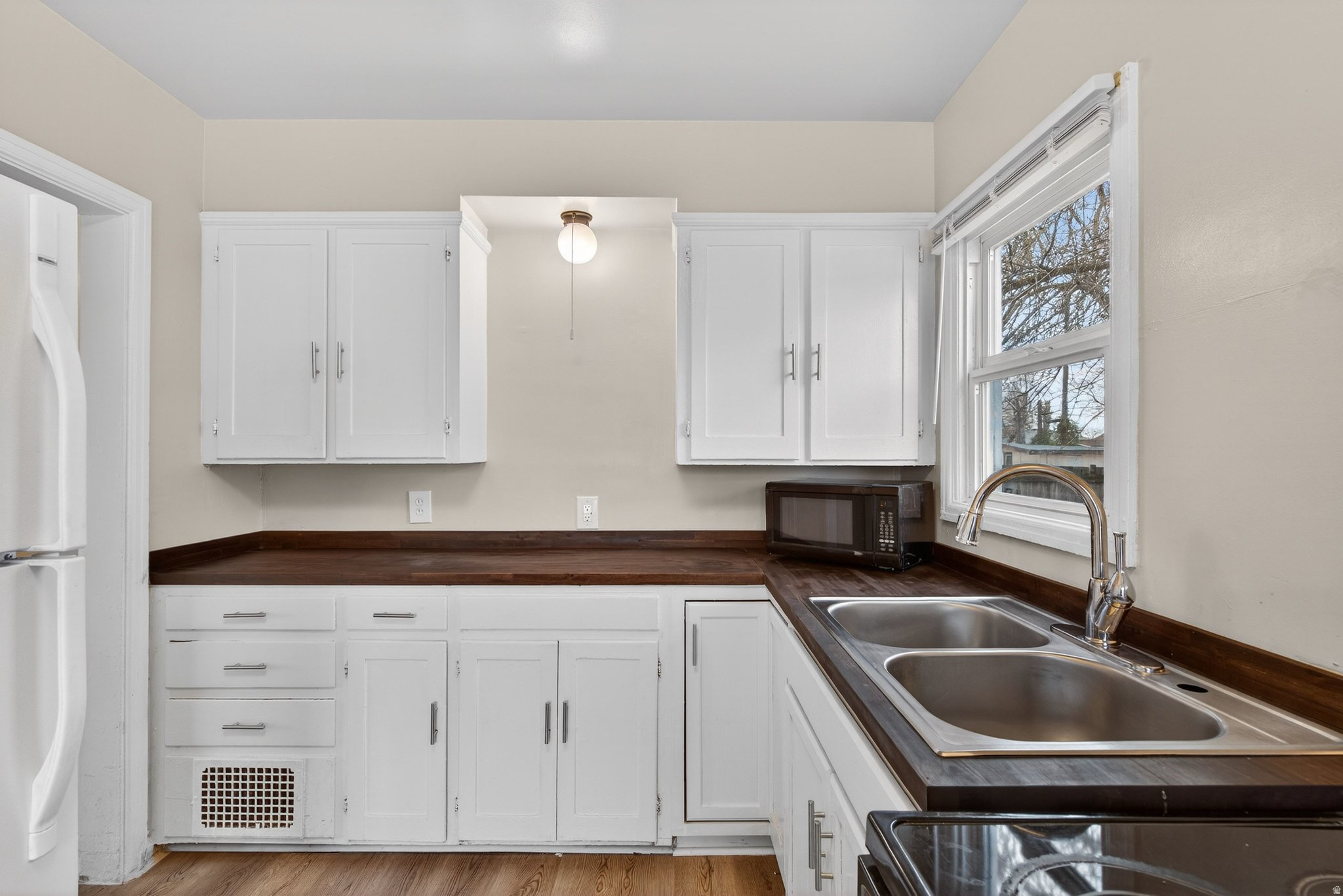 BEVERLY PLACE - Residential
