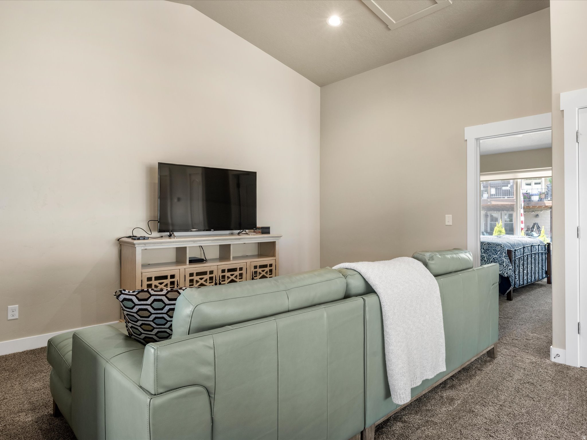 CHERIMOYA HILL SUB PH 1 LOT 12 - Residential