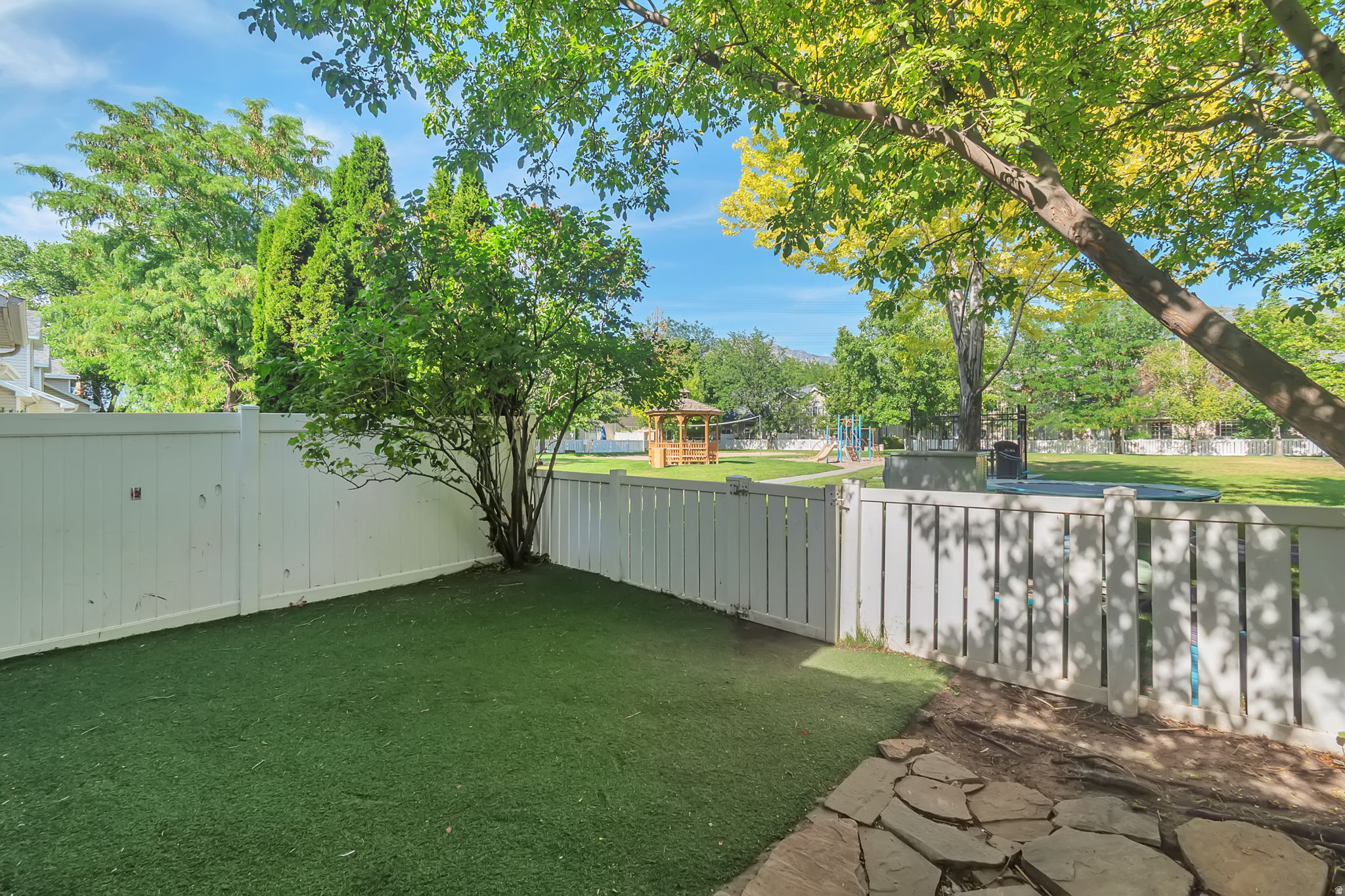 WESTBRIDGE - Residential