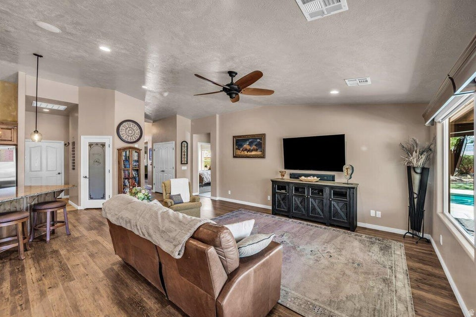 QUAIL COVE SUB - Residential