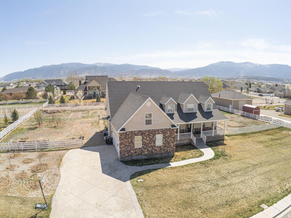 EQUESTRIAN POINTE - Residential