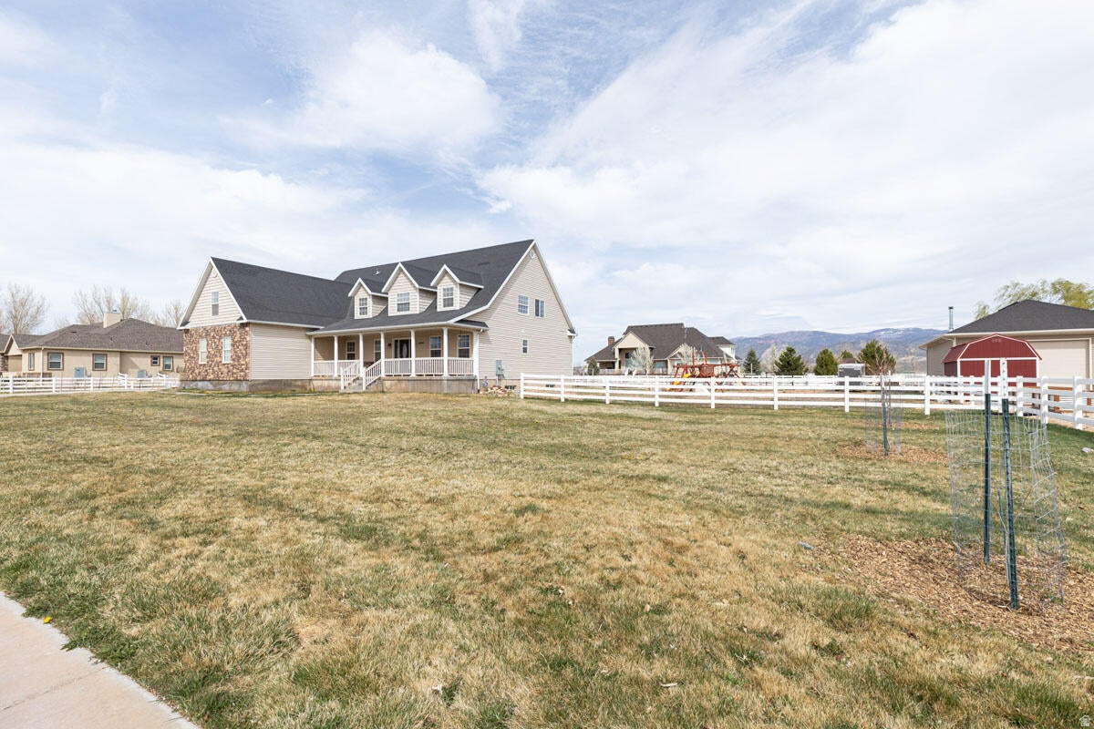 EQUESTRIAN POINTE - Residential