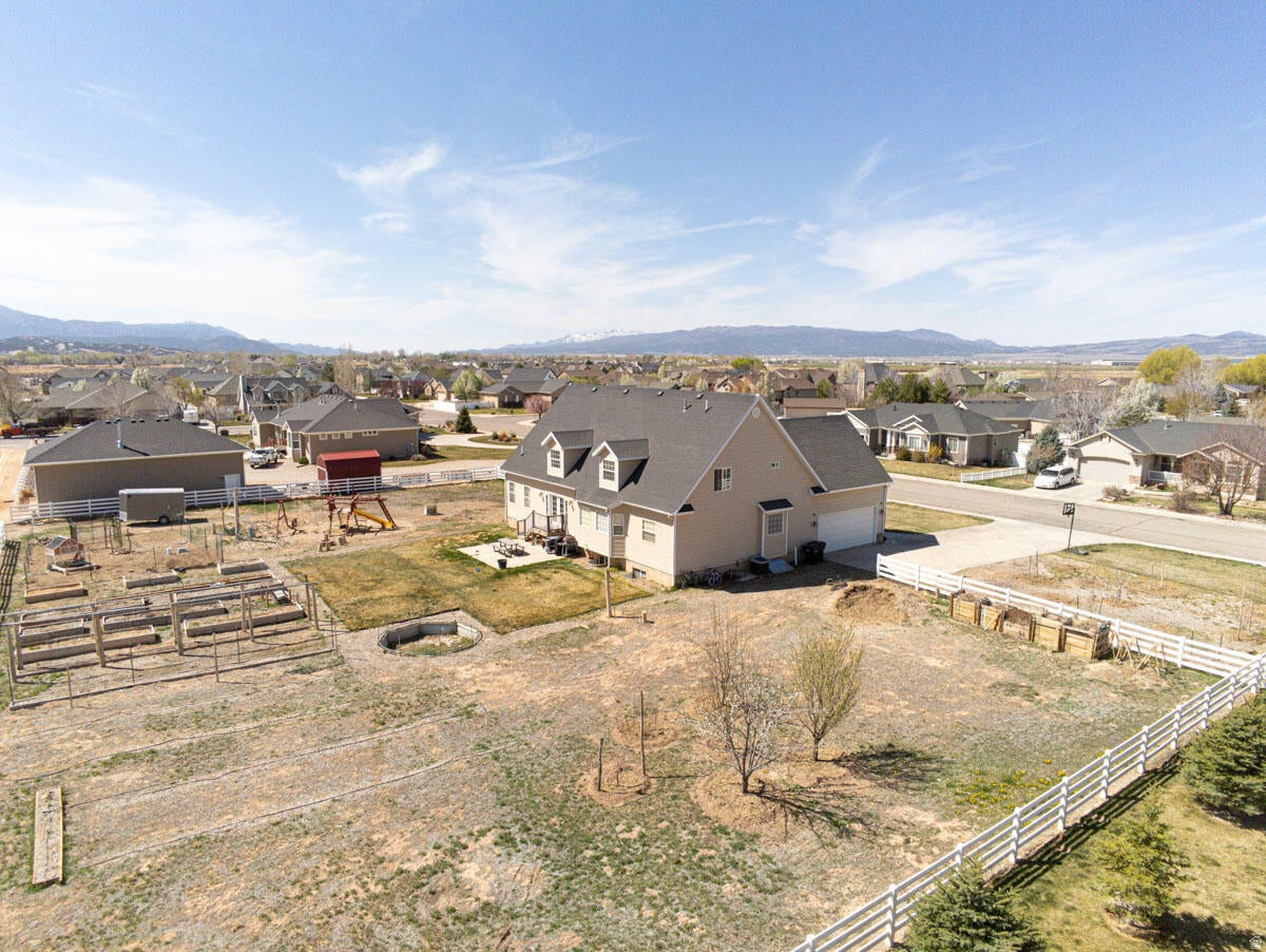 EQUESTRIAN POINTE - Residential