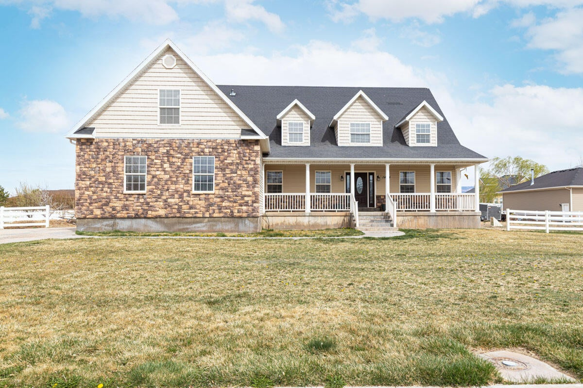 EQUESTRIAN POINTE - Residential