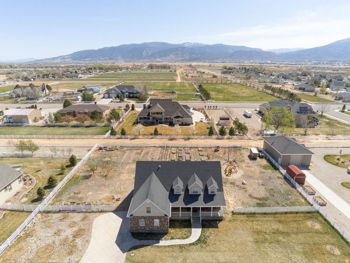 EQUESTRIAN POINTE - Residential
