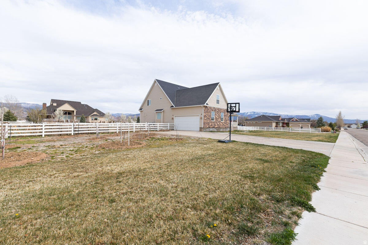 EQUESTRIAN POINTE - Residential