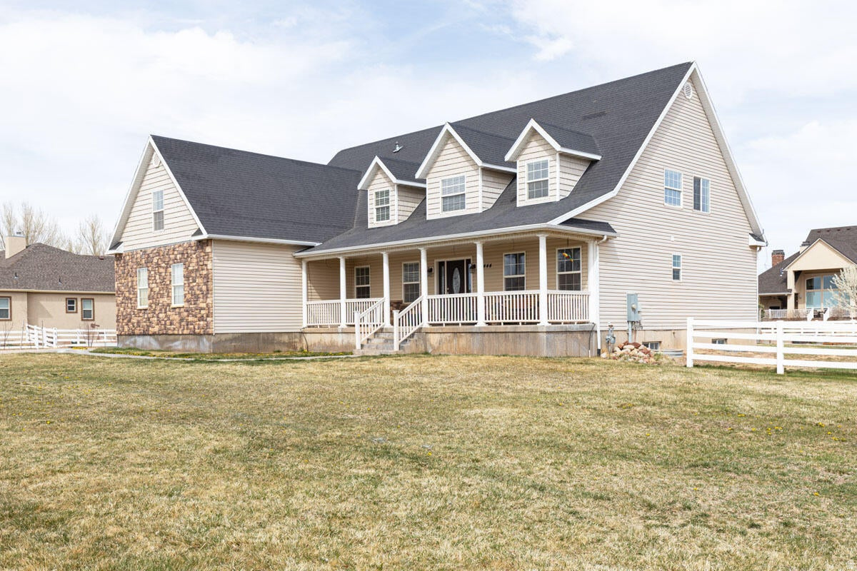EQUESTRIAN POINTE - Residential