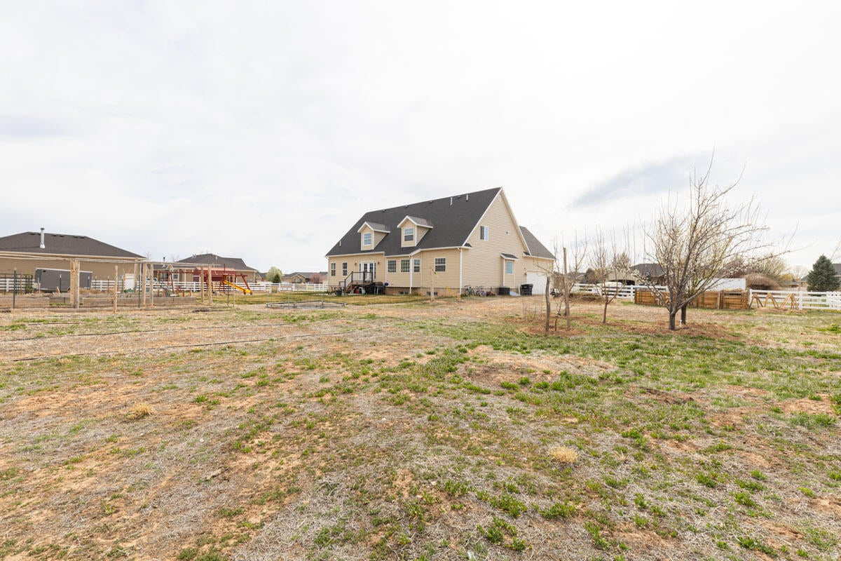 EQUESTRIAN POINTE - Residential