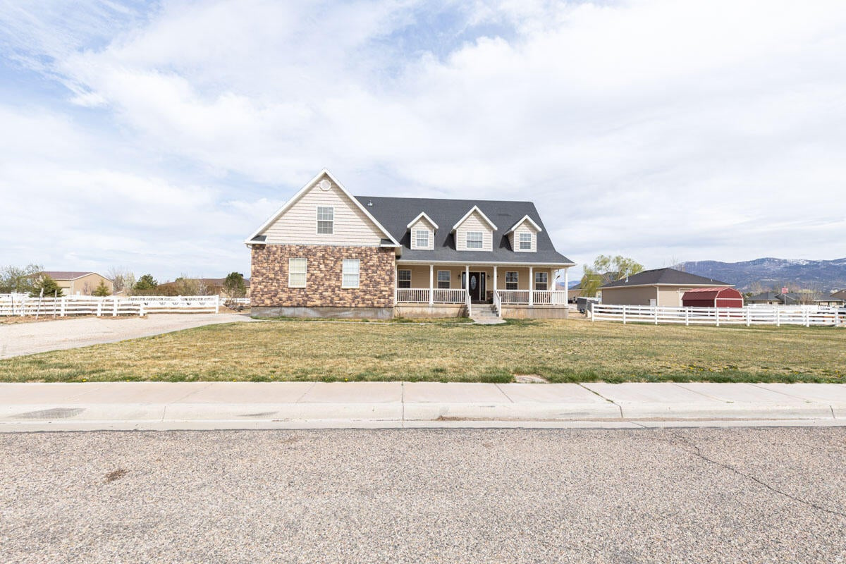 EQUESTRIAN POINTE - Residential