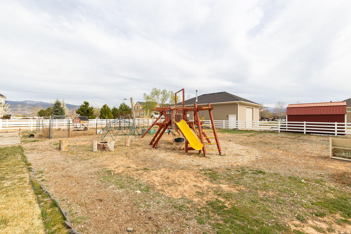 EQUESTRIAN POINTE - Residential