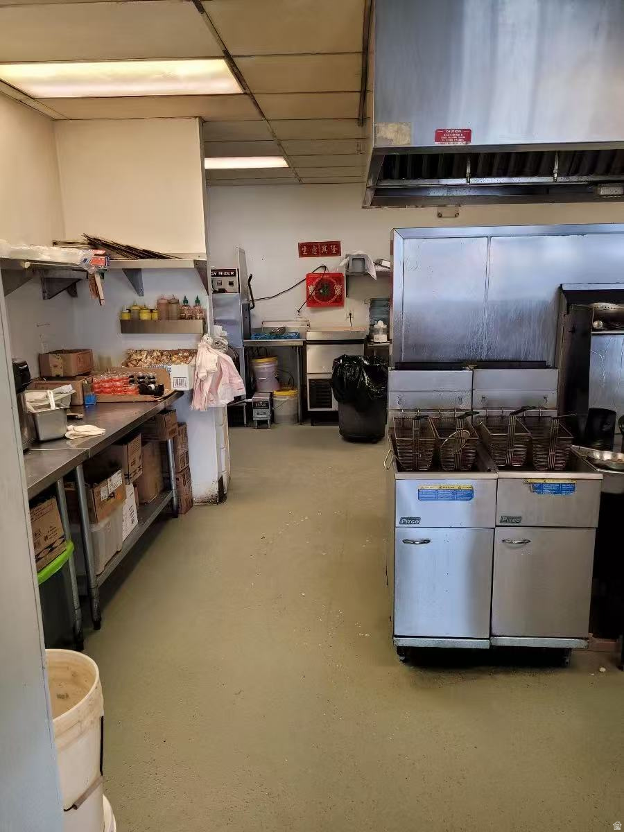 Located within a strong and growing demographic area, with over 120,000 residents within a 5-mile radius and an average household income exceeding $95,000, supporting strong and consistent dining demand. Approximately 2,700 SF featuring a large commercial kitchen with double hoods, walk-in cooler, and all existing restaurant equipment included in the sale. Turn-key opportunity for an owner-operator or investor. Business sale only. Buyer and buyer's agent to verify all information.