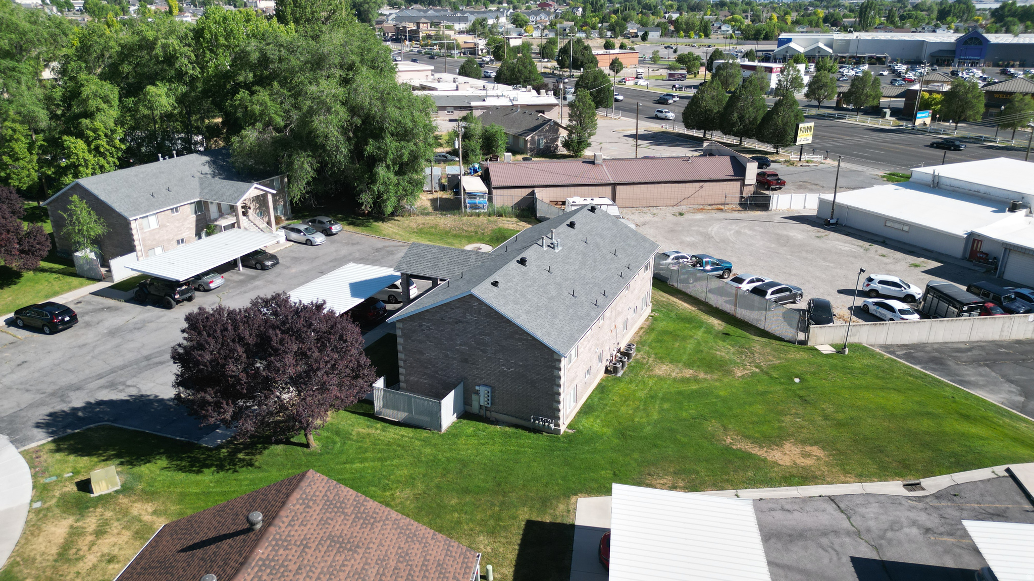 Main image without alt text