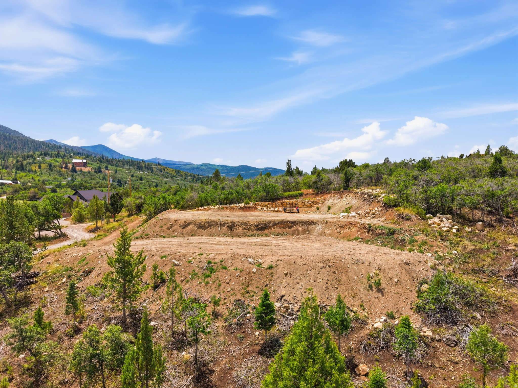 WHISPERING PINES III - Land