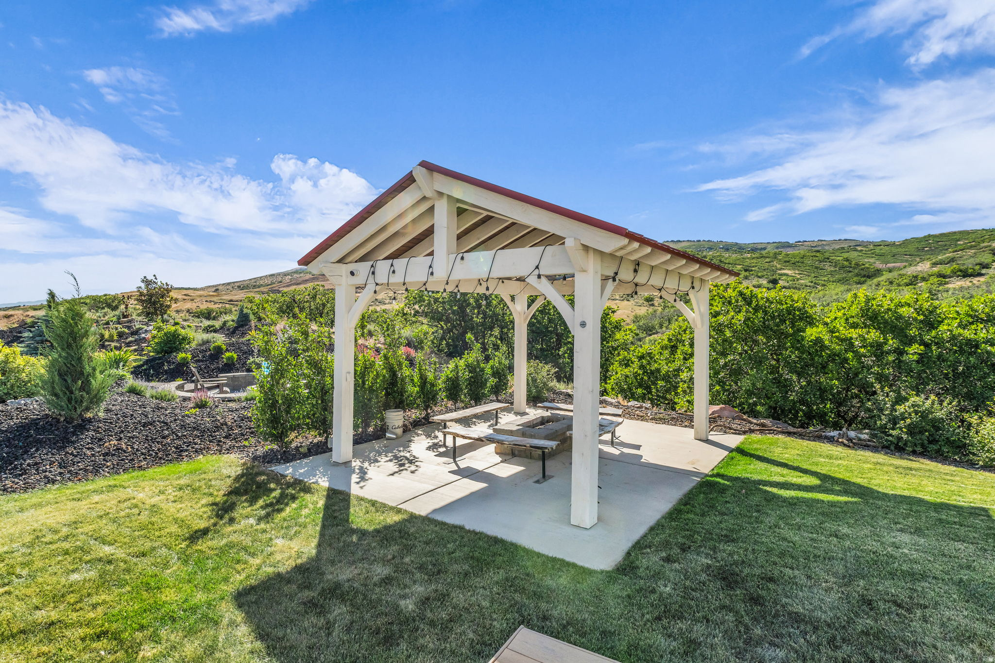 BEACON HILL THE HIGHLANDS - Residential
