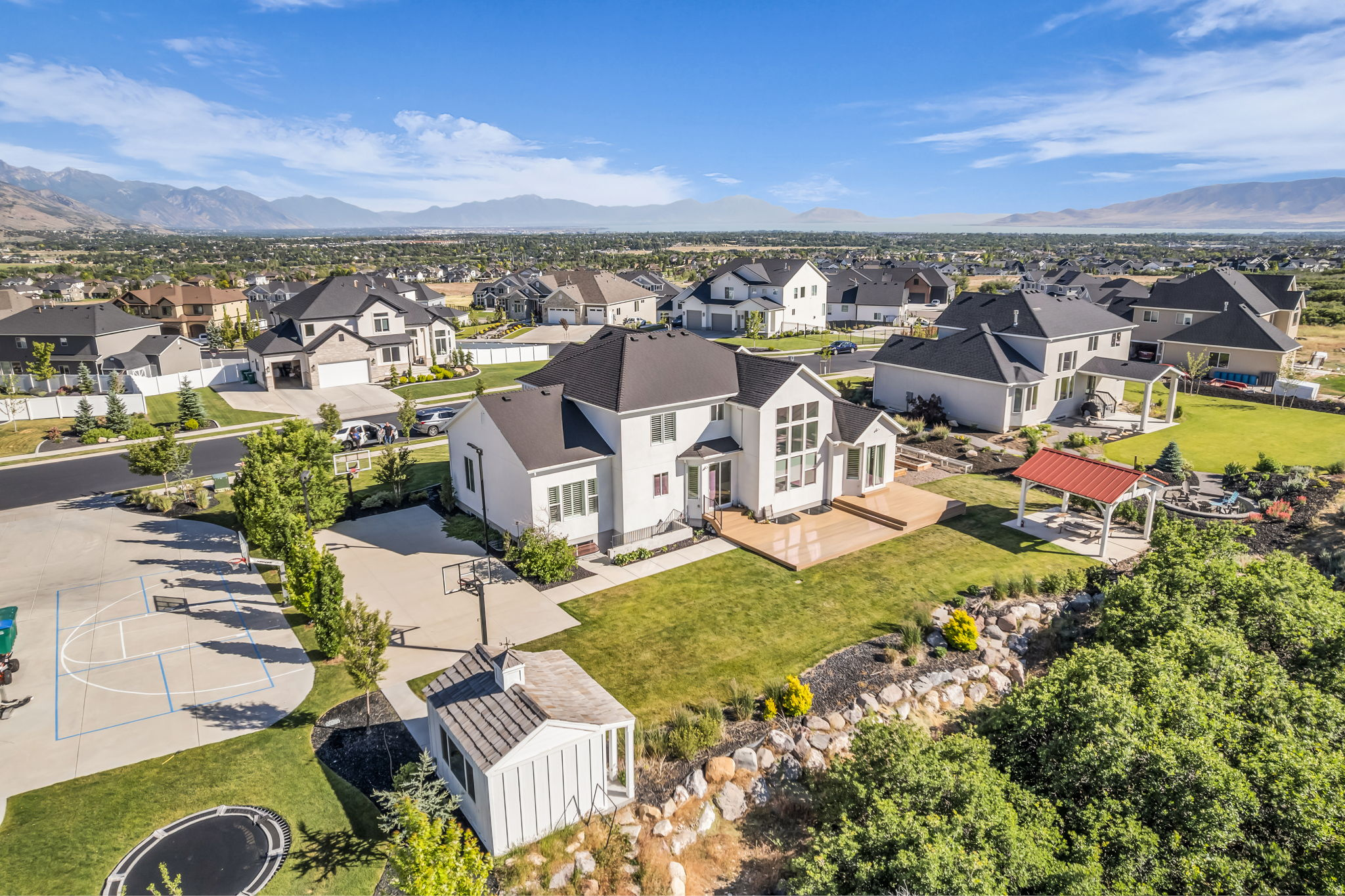 BEACON HILL THE HIGHLANDS - Residential