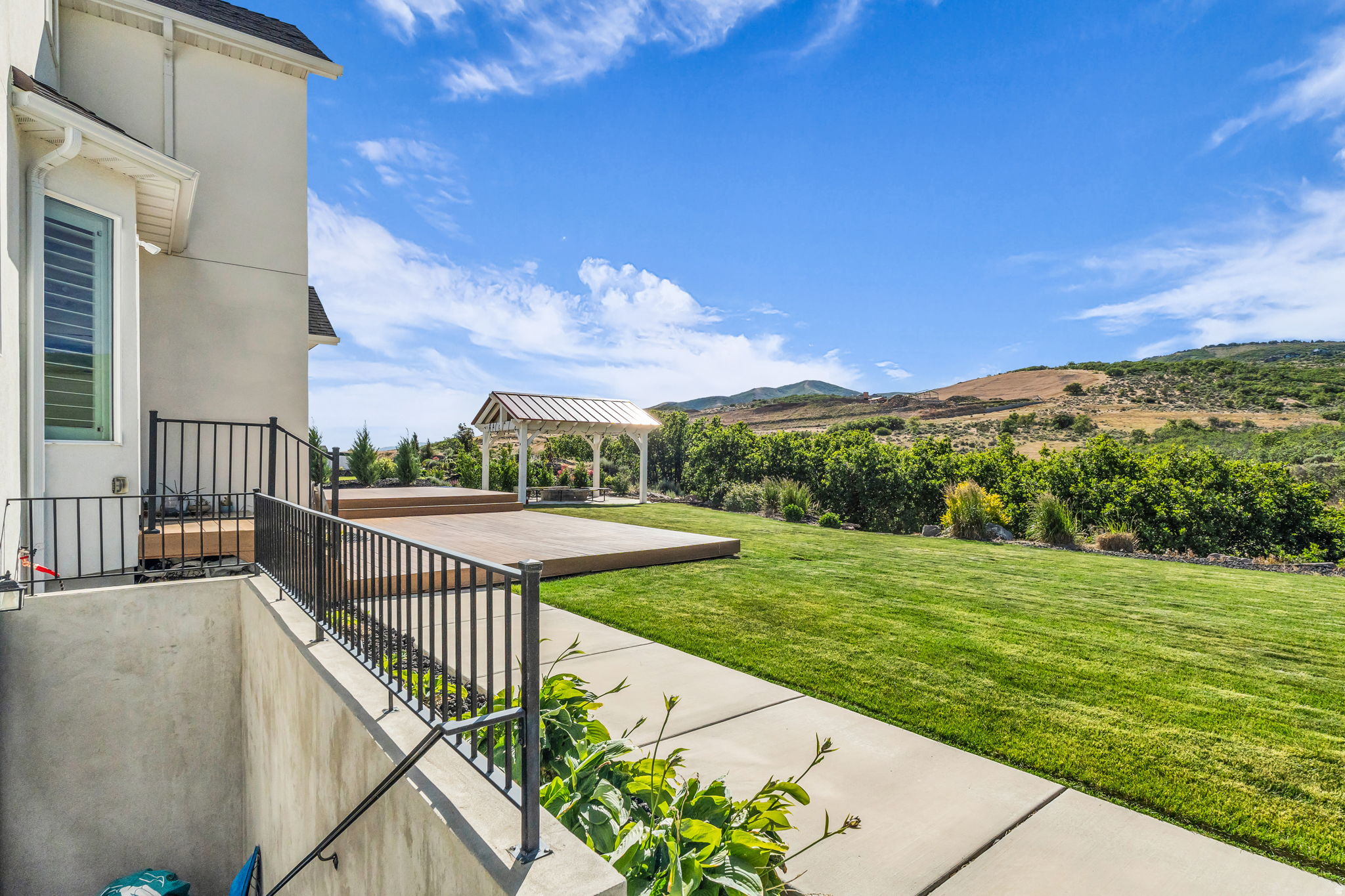 BEACON HILL THE HIGHLANDS - Residential