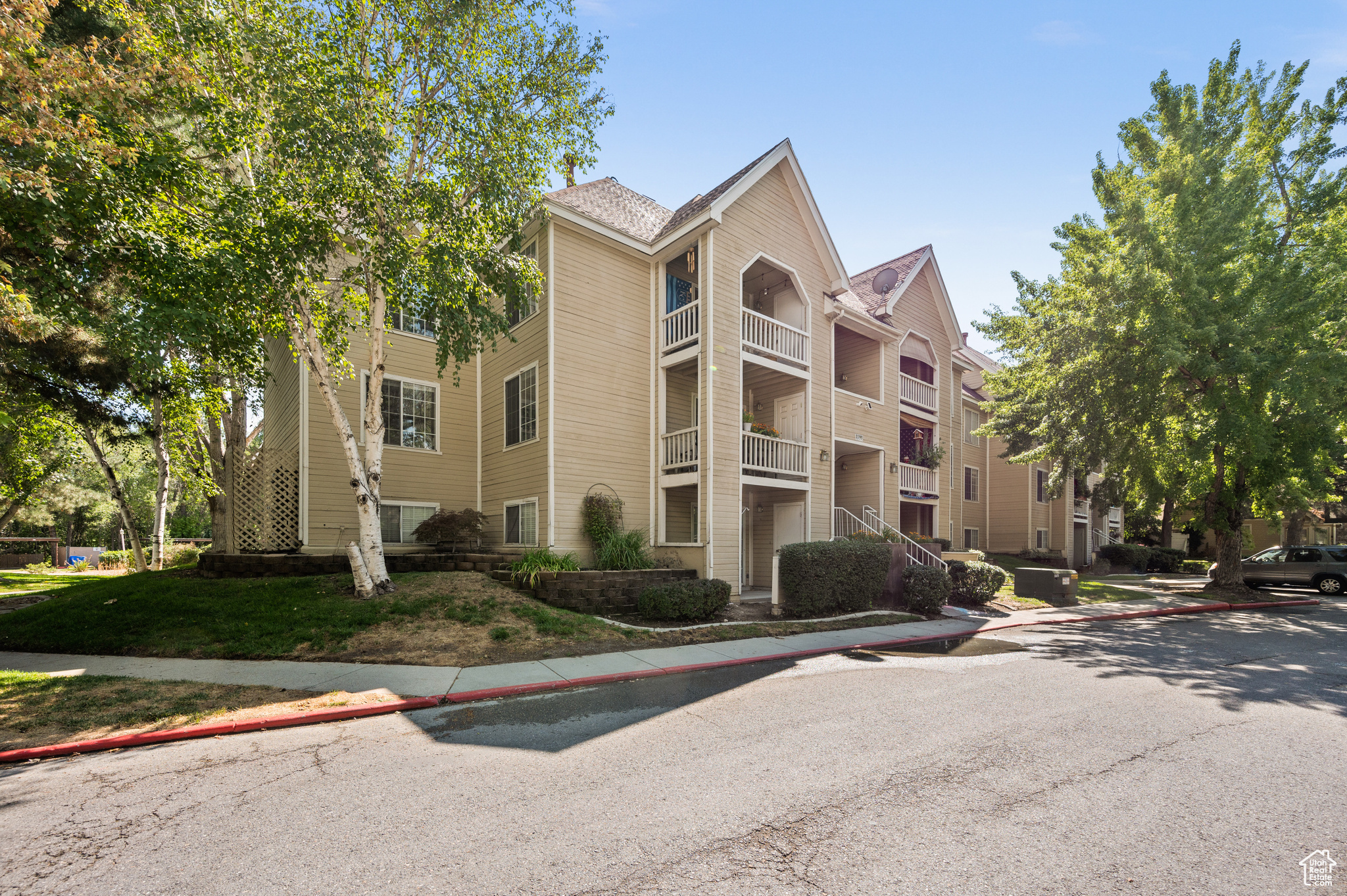 WATERSIDE - Residential