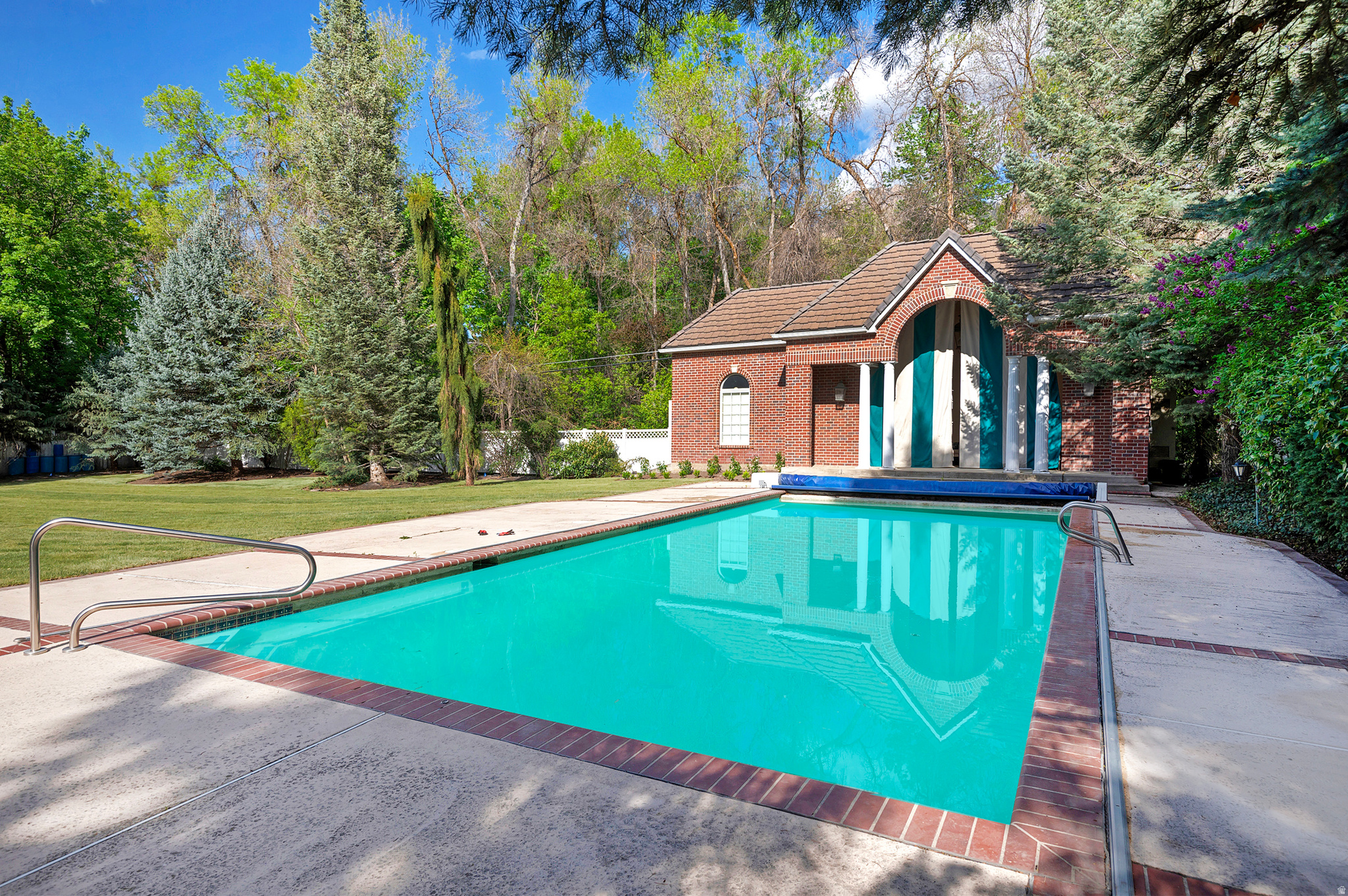 WALKER WOODS - Residential