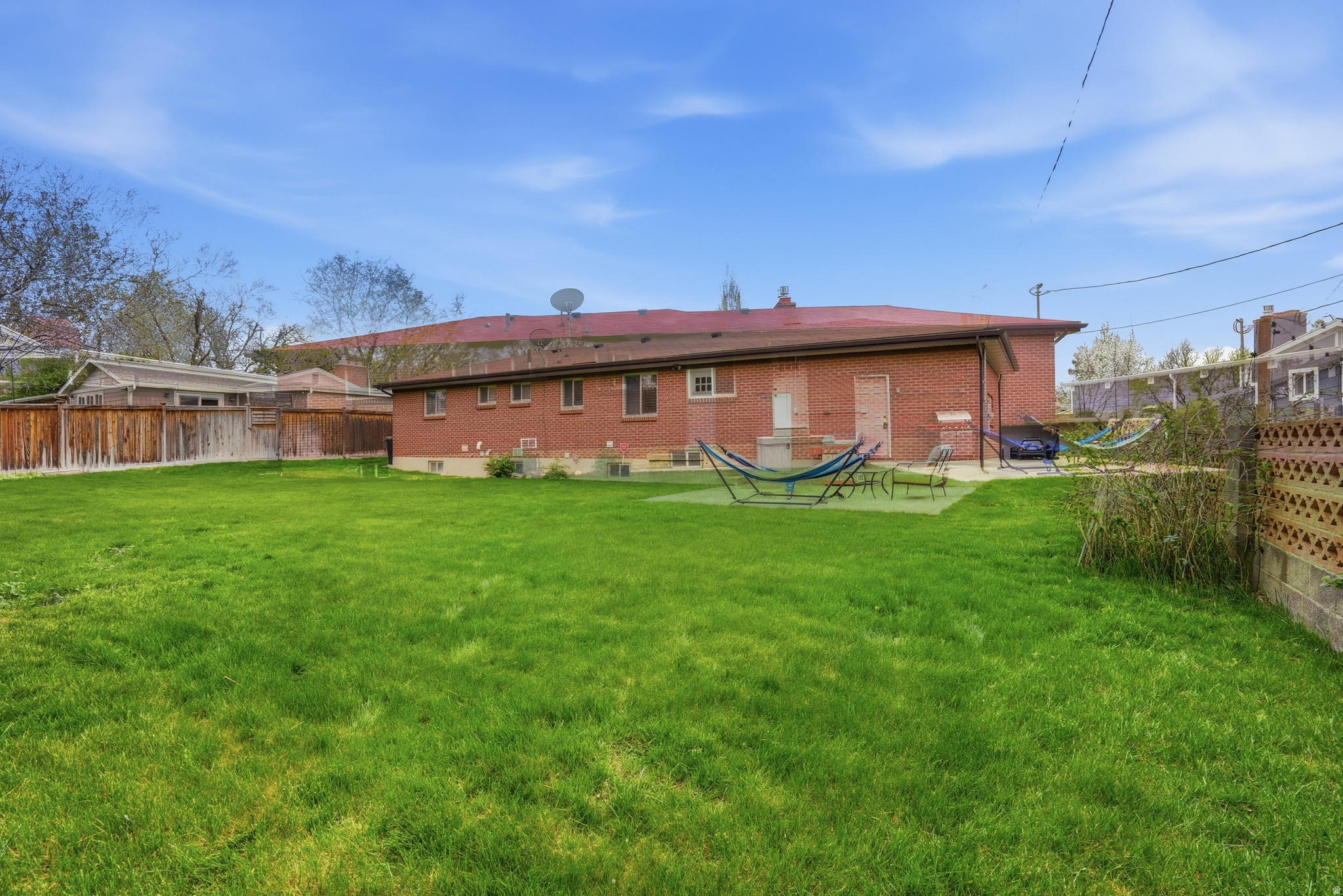 FULLER GARDENS - Residential