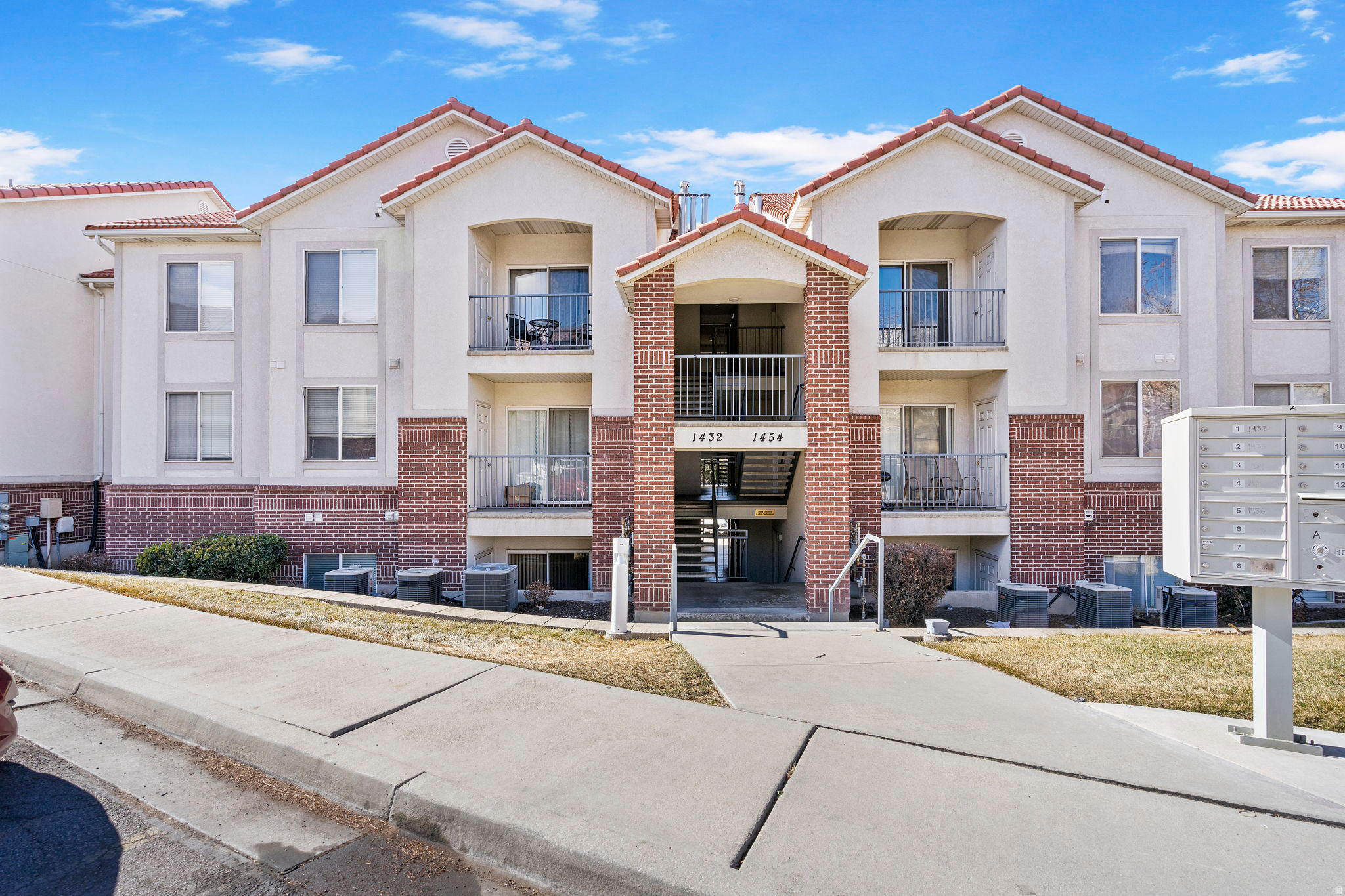 Located in the highly desirable Lakeridge Condominium complex, this ground level condo offers comfortable and convenient living. This unit features a large master bedroom with a spacious bathroom and walk-in closet, with 2 additional bedrooms, a hall bathroom, and 2 parking spaces (one covered). Upgrades include a newer water heater, updated kitchen backsplash, updated paint throughout, and DURAVANA waterproof hybrid flooring which is both durable and eco-friendly. All appliances are INCLUDED, making this home truly move-in ready. With easy Freeway access, and ideally located within minutes of UVU, BYU, and University Place Mall, you'll enjoy easy access to shopping, dining, and entertainment. **THERE ARE NO RESTRICTIONS ON INVESTMENT PROPERTIES. GREAT UNIT FOR STUDENTS OR FAMILIES. Pet Rules are per Orem City. High Speed Internet is included as part of HOA; Fiber also Available. ** Square footage per county records. Buyer to verify all information.