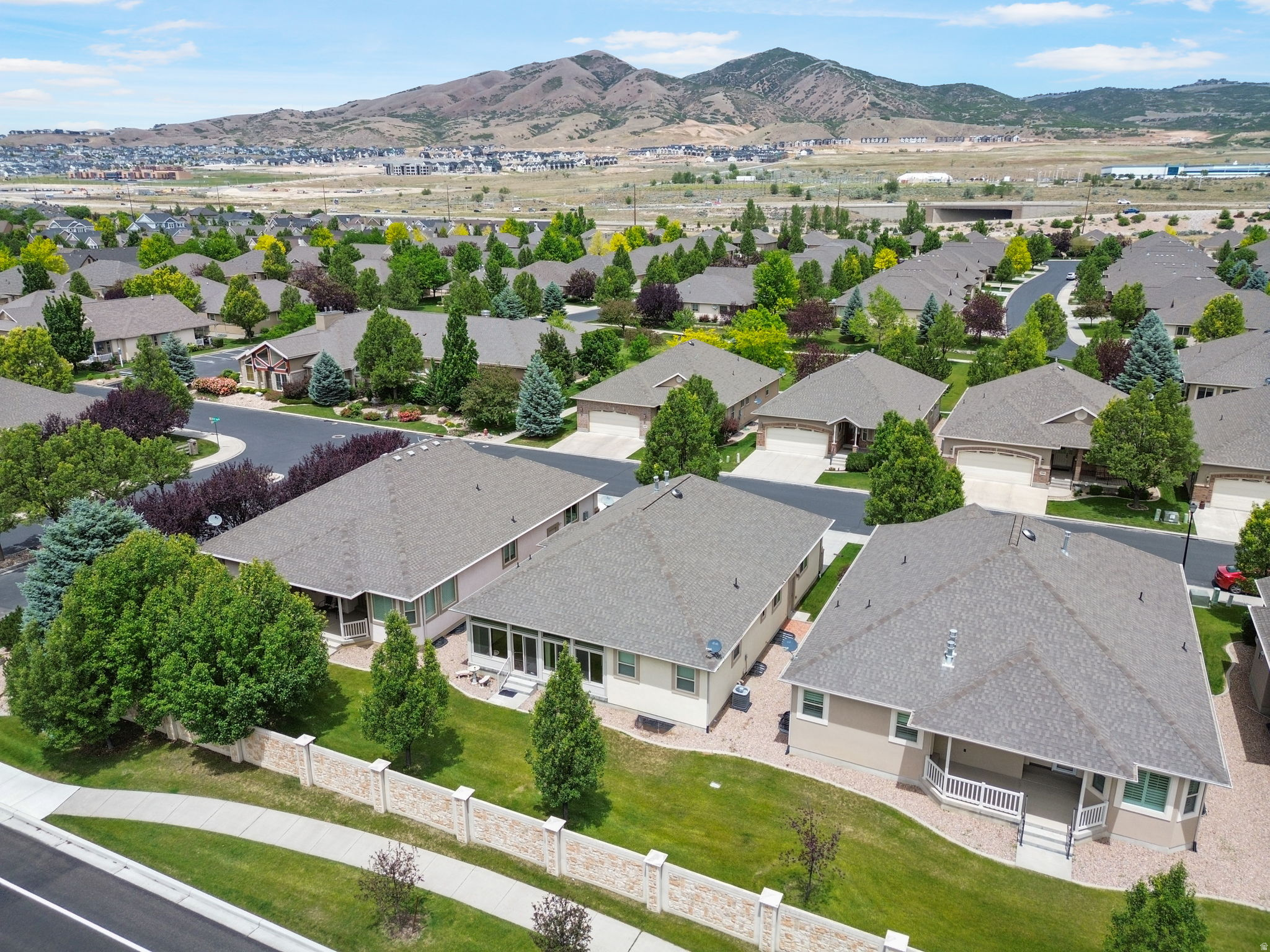 BROOKHAVEN VILLAS - Residential