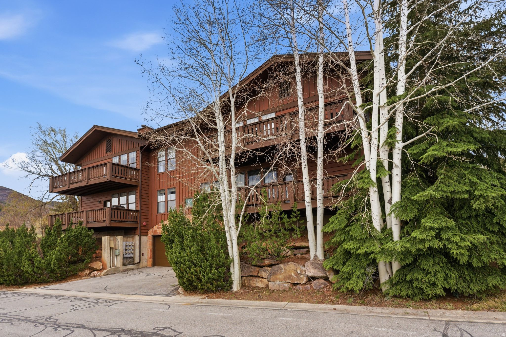 PINEBROOK POINTE CONDOMINIUMS - Residential
