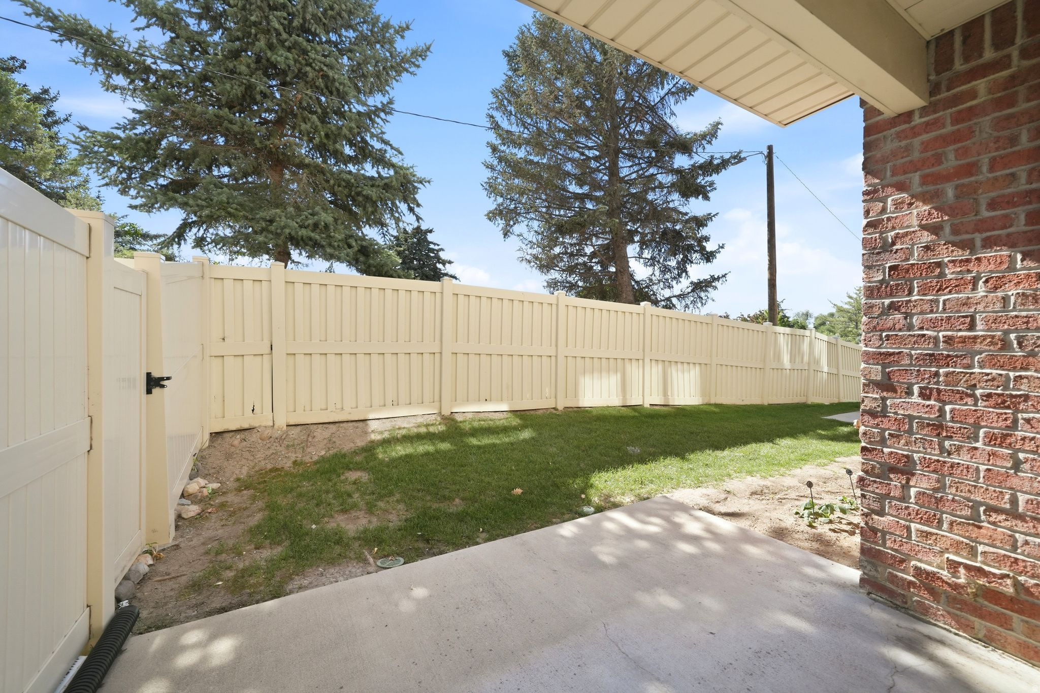 MEADOWS OF HOLLADAY - Residential