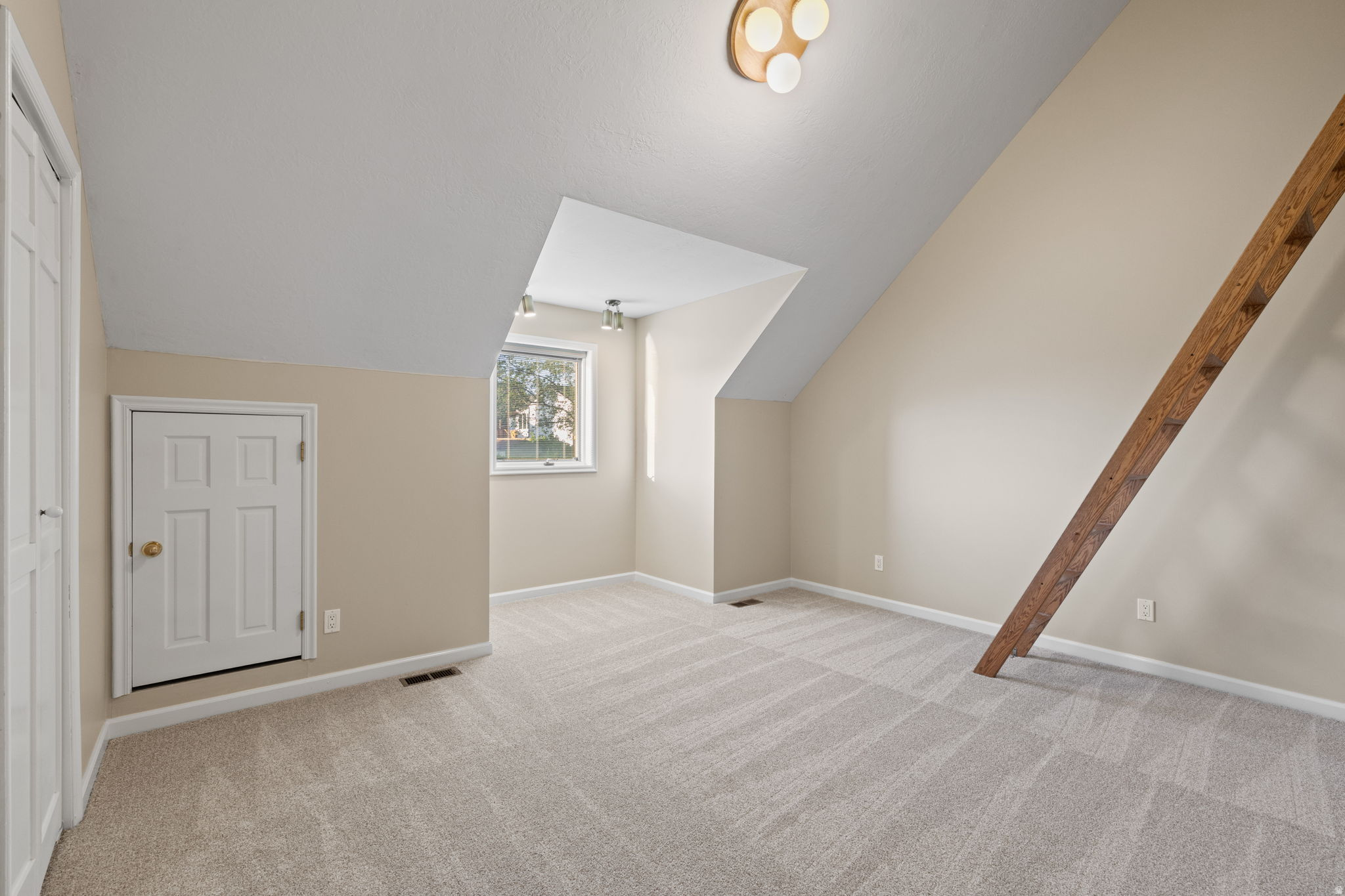 KINGSTON HILLS - Residential