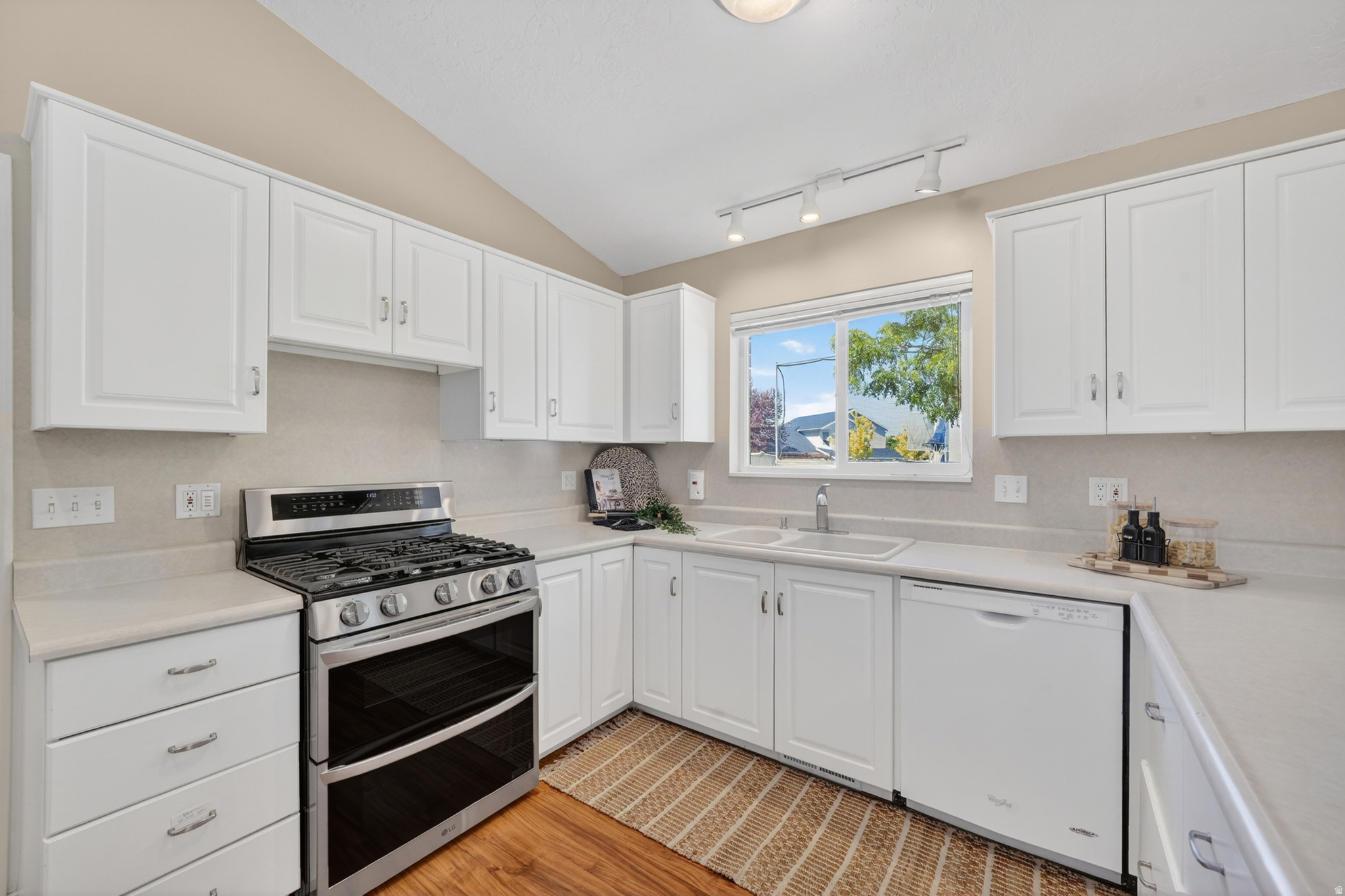 MOUNTAIN PARK ESTATES - Residential