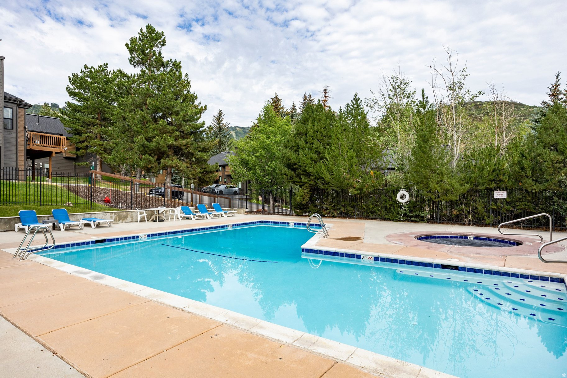 HIDDEN CREEK - Residential