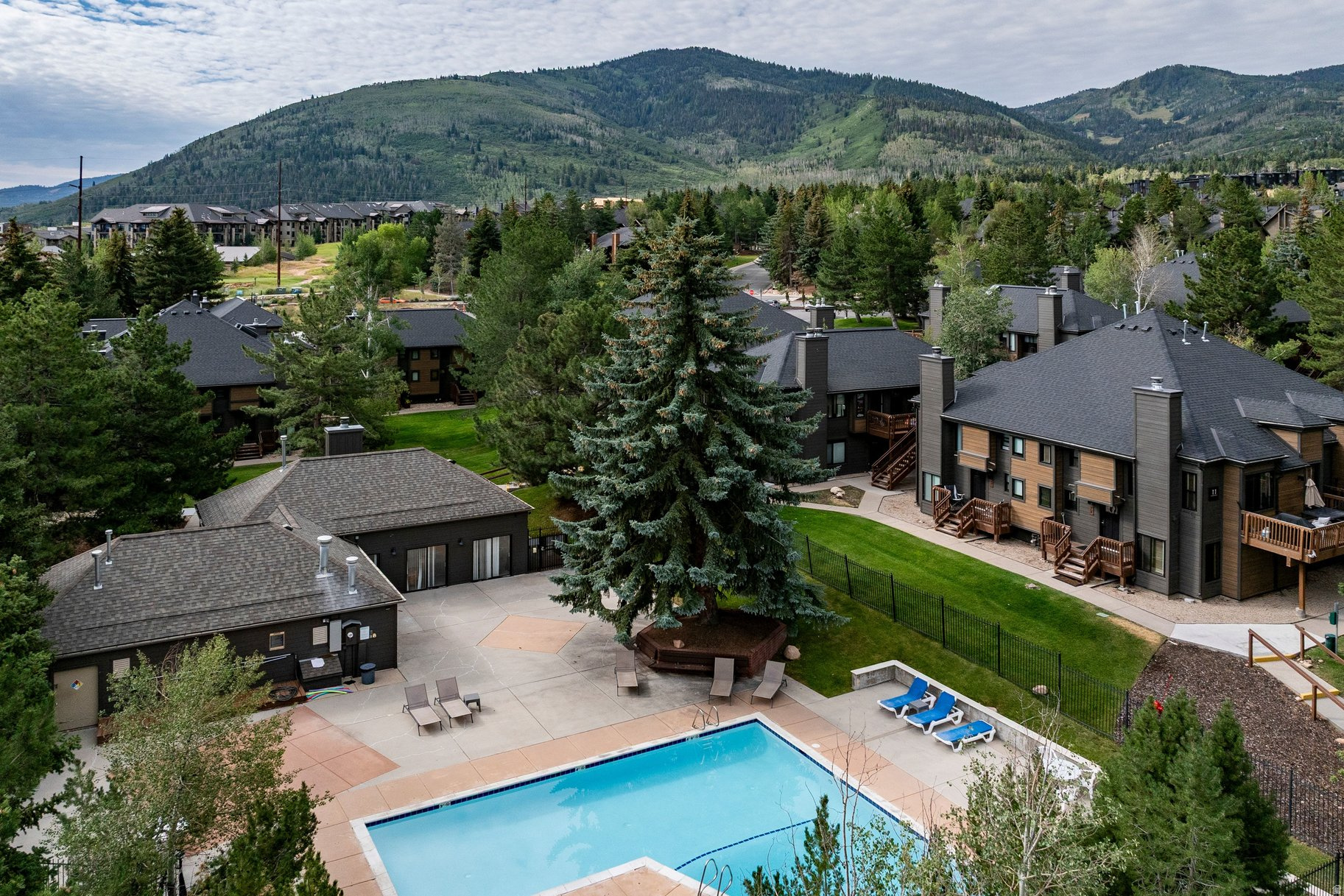 HIDDEN CREEK - Residential