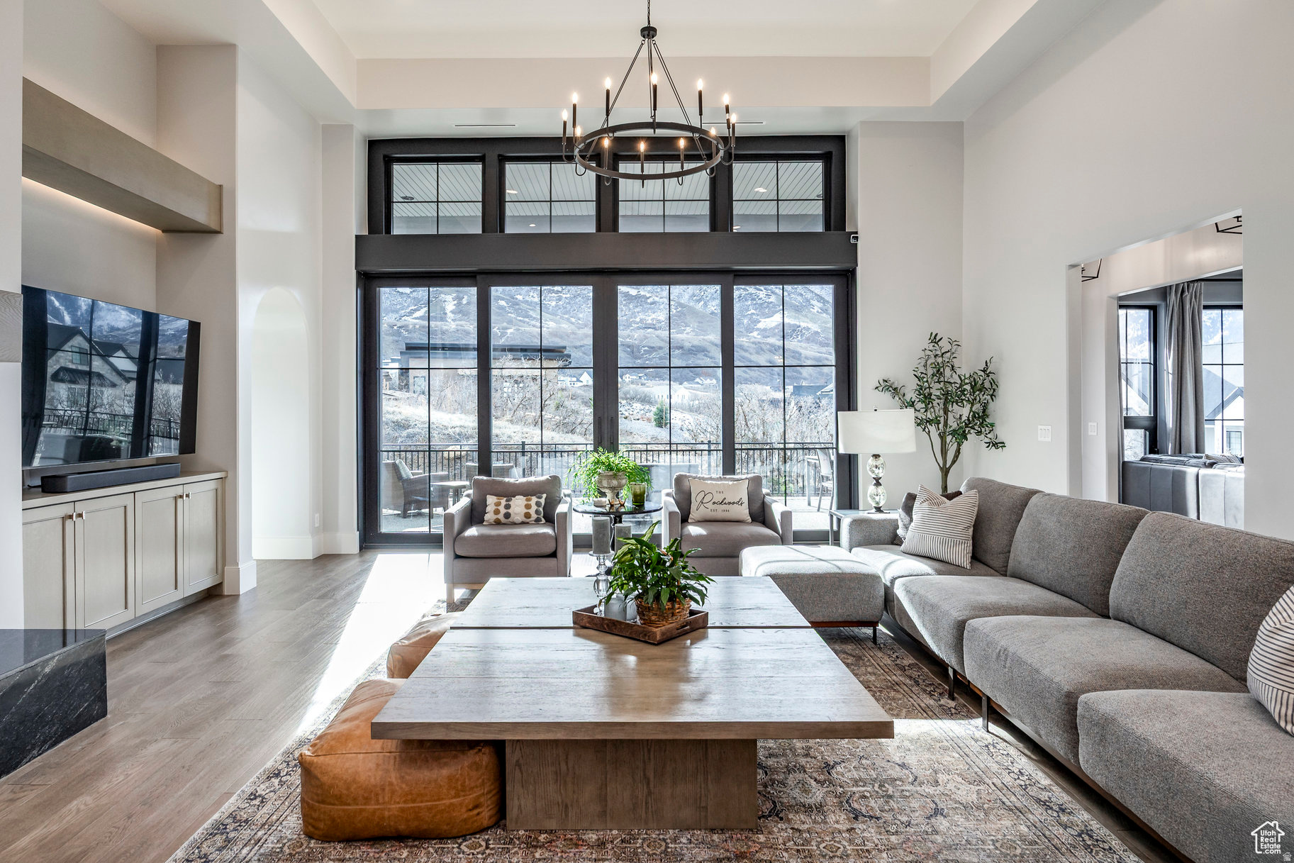 TWIN HOLLOW - Residential