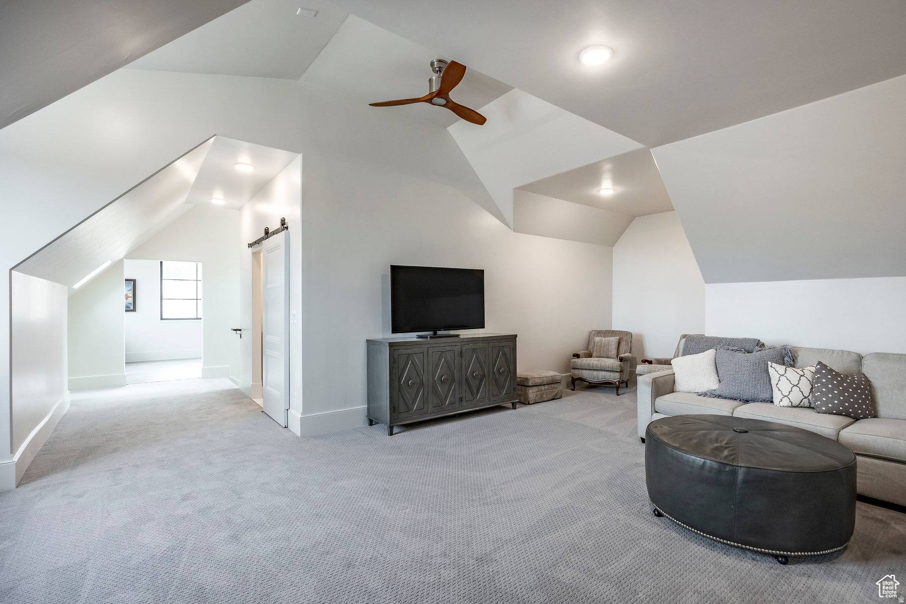 TWIN HOLLOW - Residential