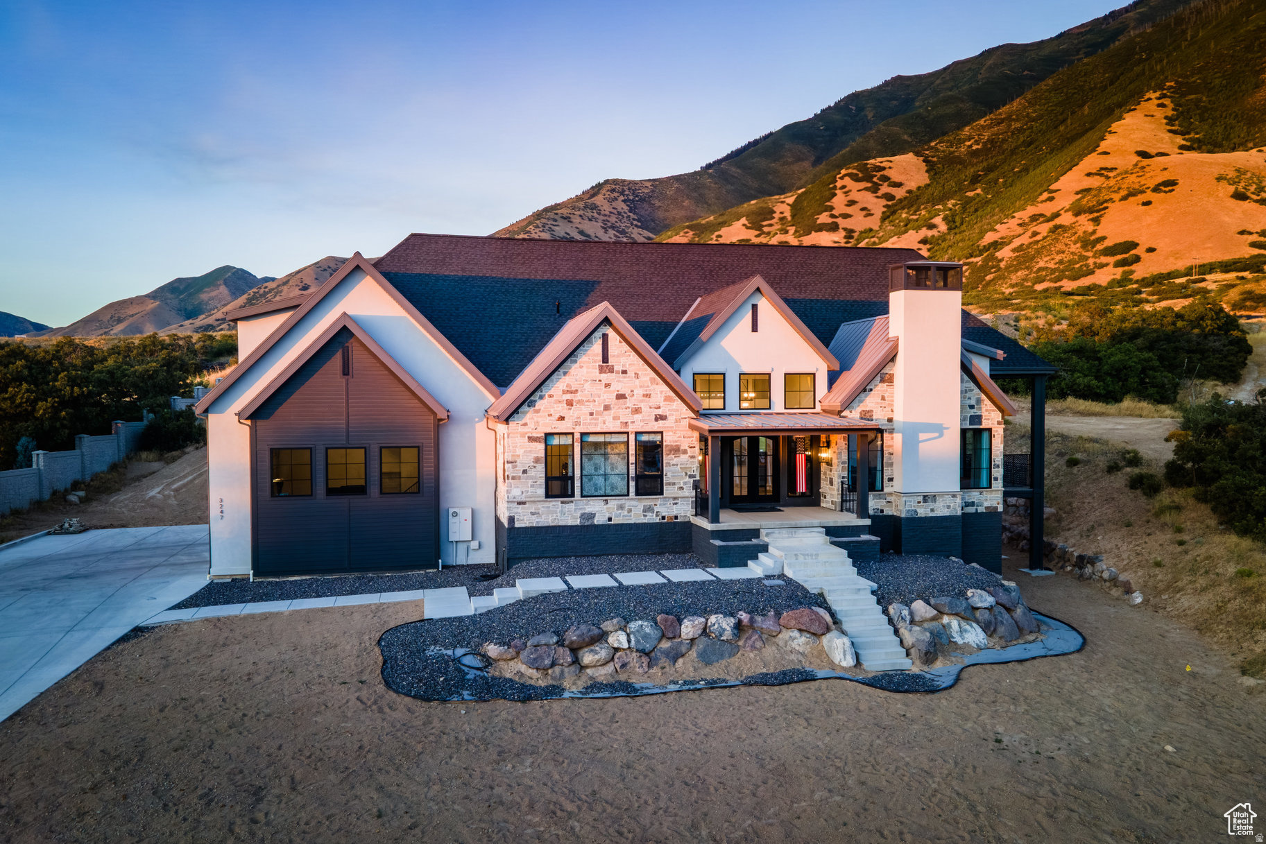 TWIN HOLLOW - Residential