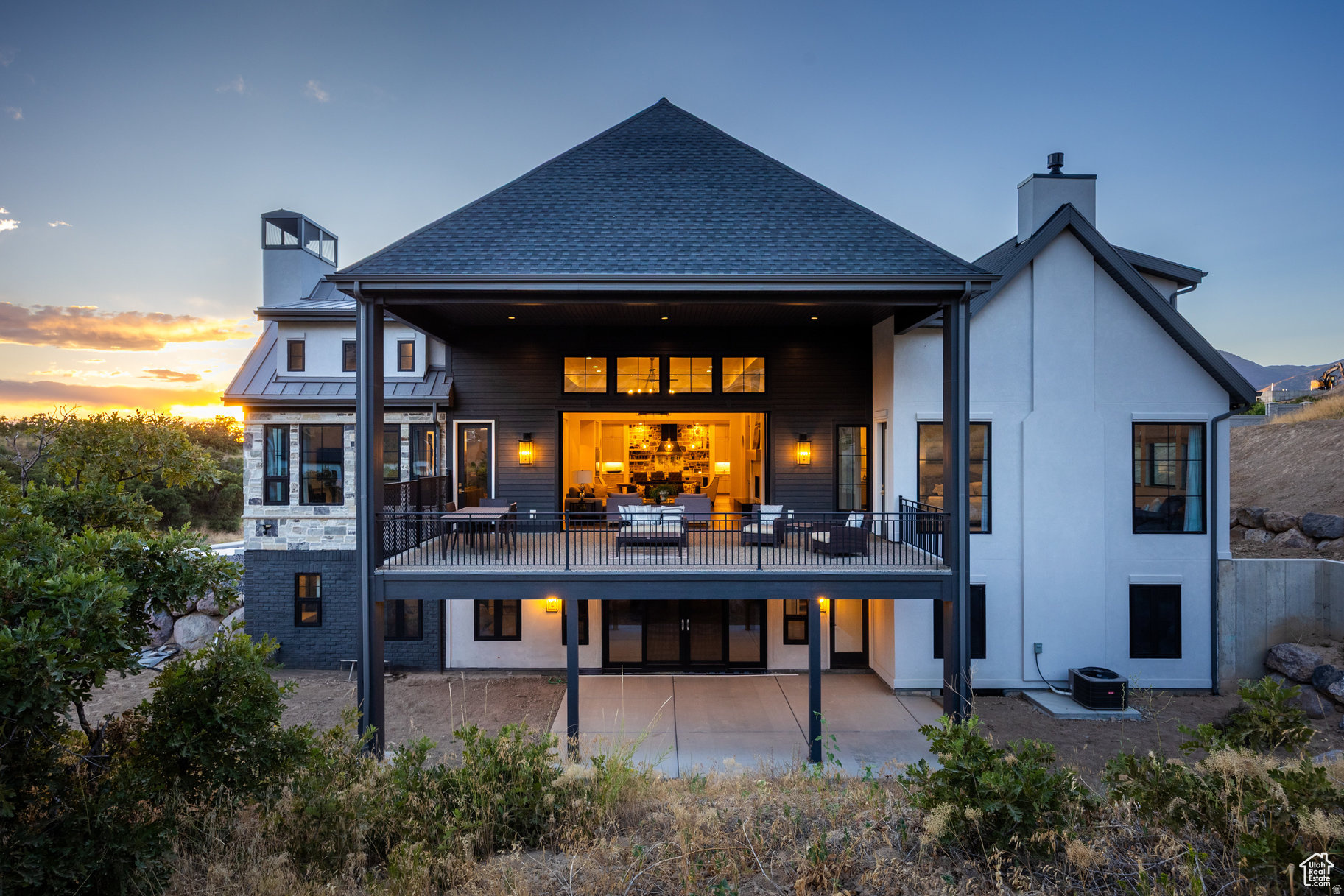 TWIN HOLLOW - Residential