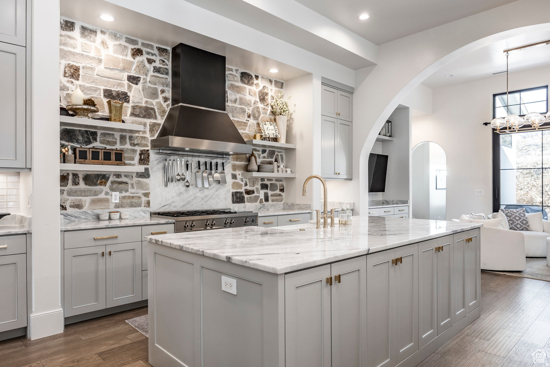 TWIN HOLLOW - Residential