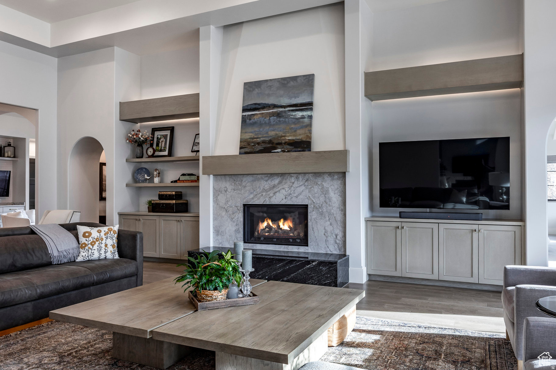 TWIN HOLLOW - Residential
