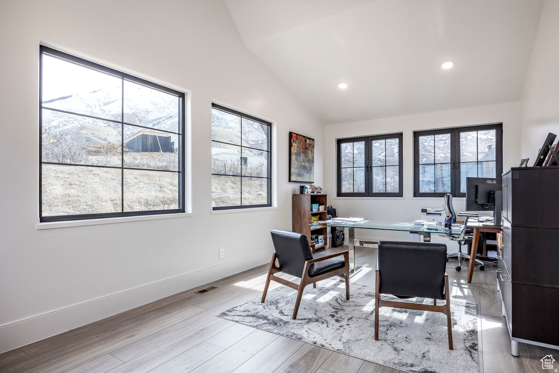 TWIN HOLLOW - Residential