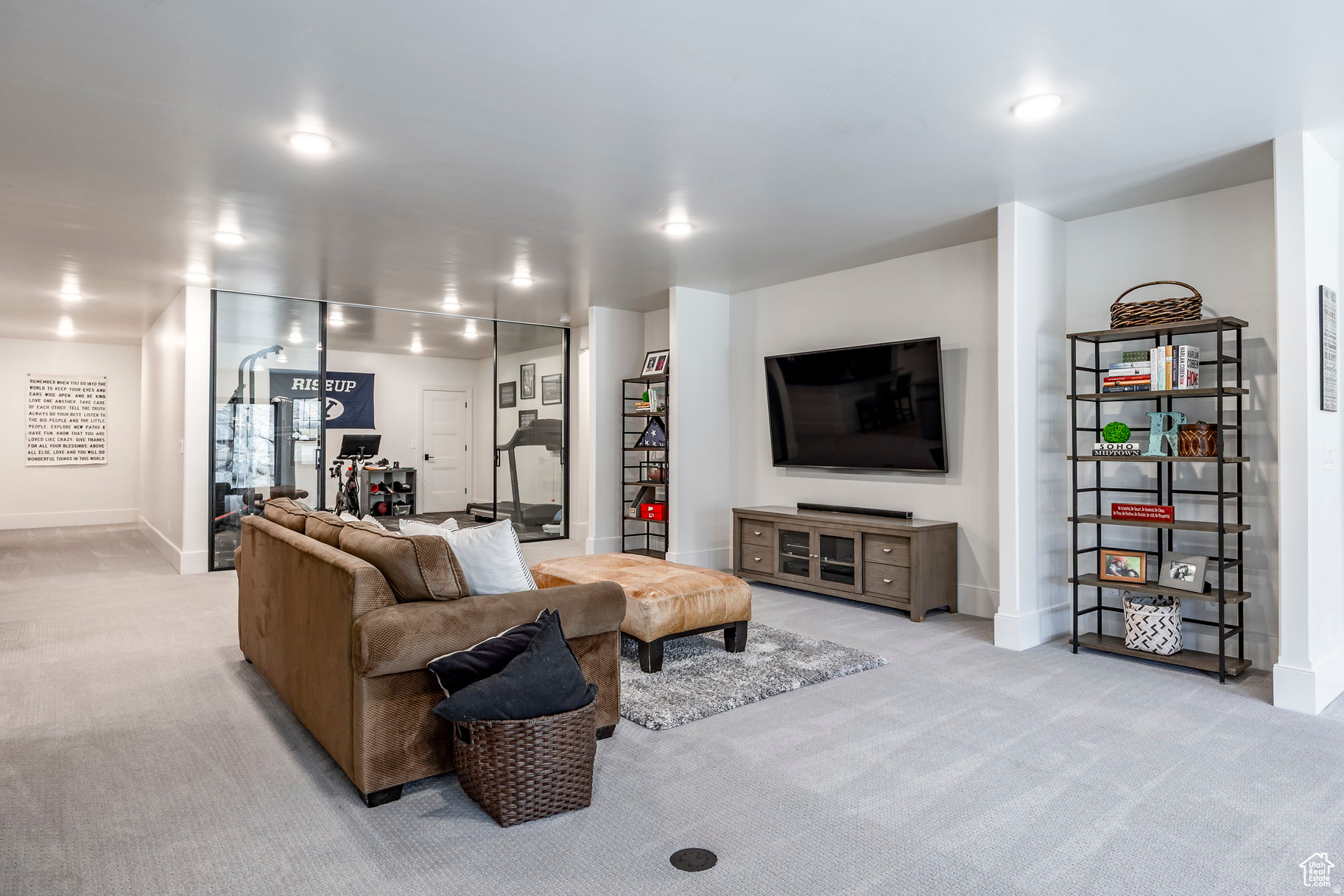 TWIN HOLLOW - Residential