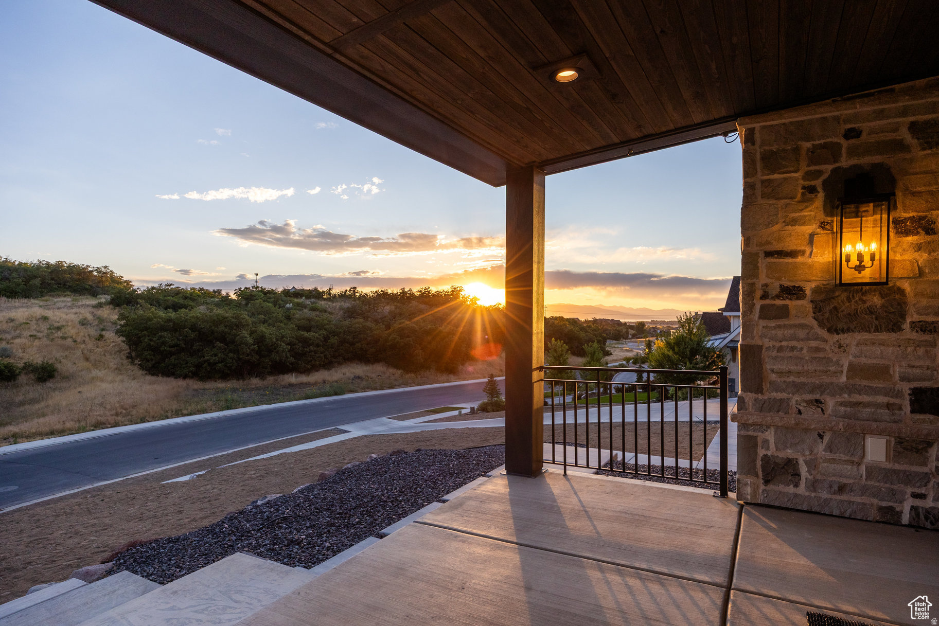 TWIN HOLLOW - Residential