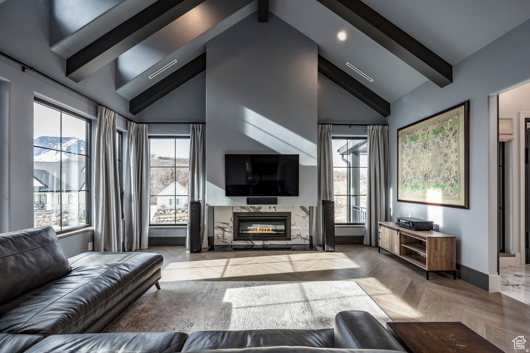 TWIN HOLLOW - Residential