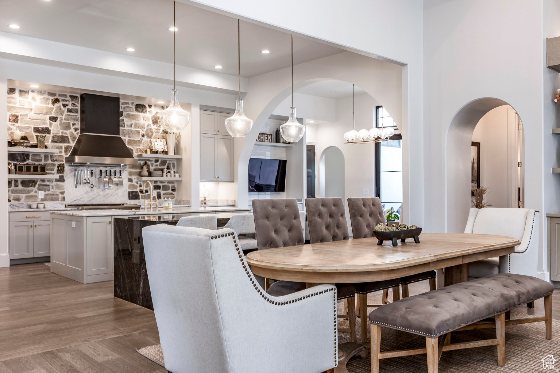 TWIN HOLLOW - Residential
