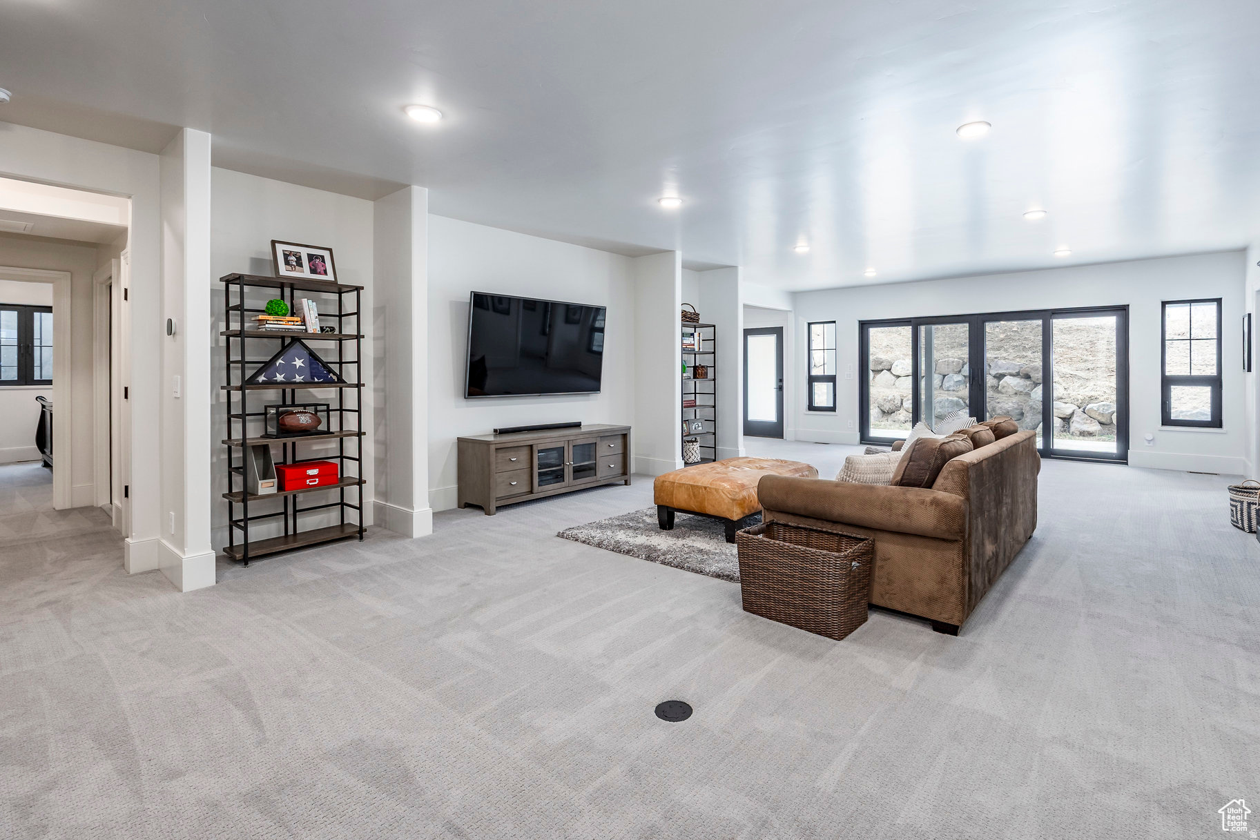 TWIN HOLLOW - Residential