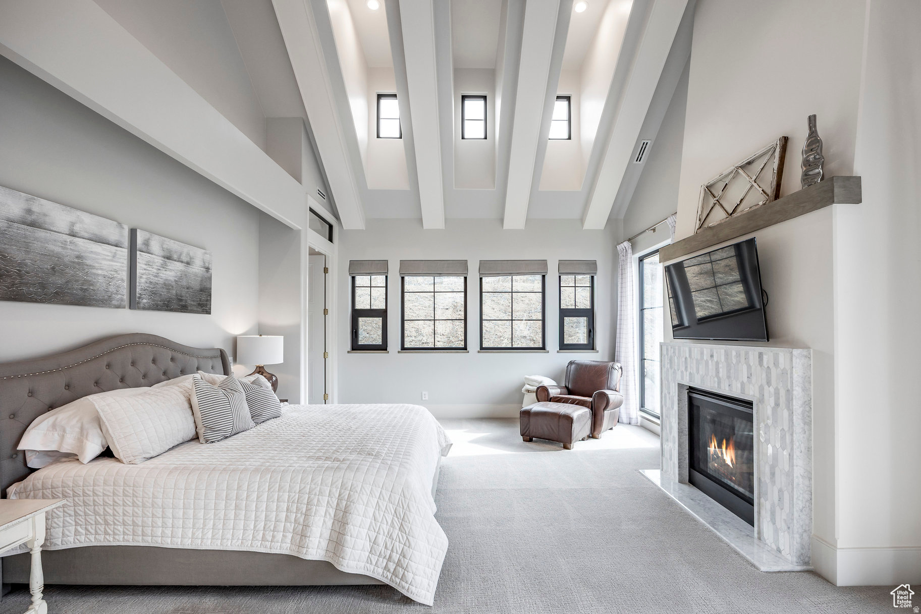 TWIN HOLLOW - Residential