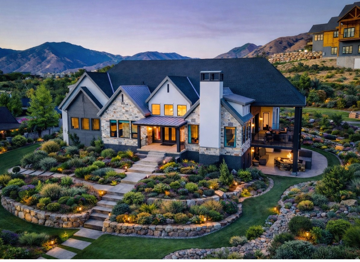 TWIN HOLLOW - Residential